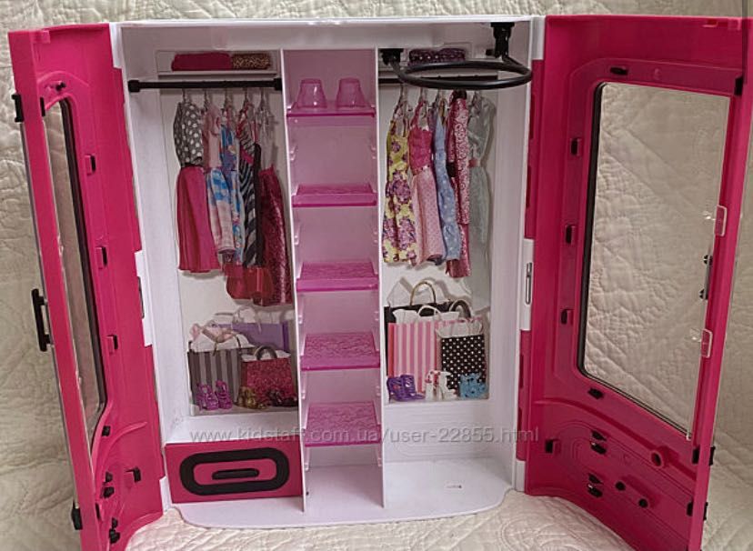 Игровой набор Barbie Шкаф-чемодан с одеждой и аксессуарами