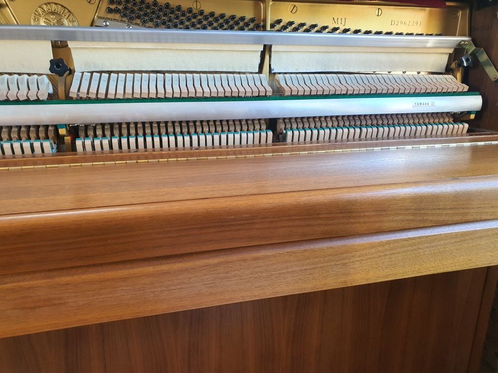 Pianino Yamaha M1J