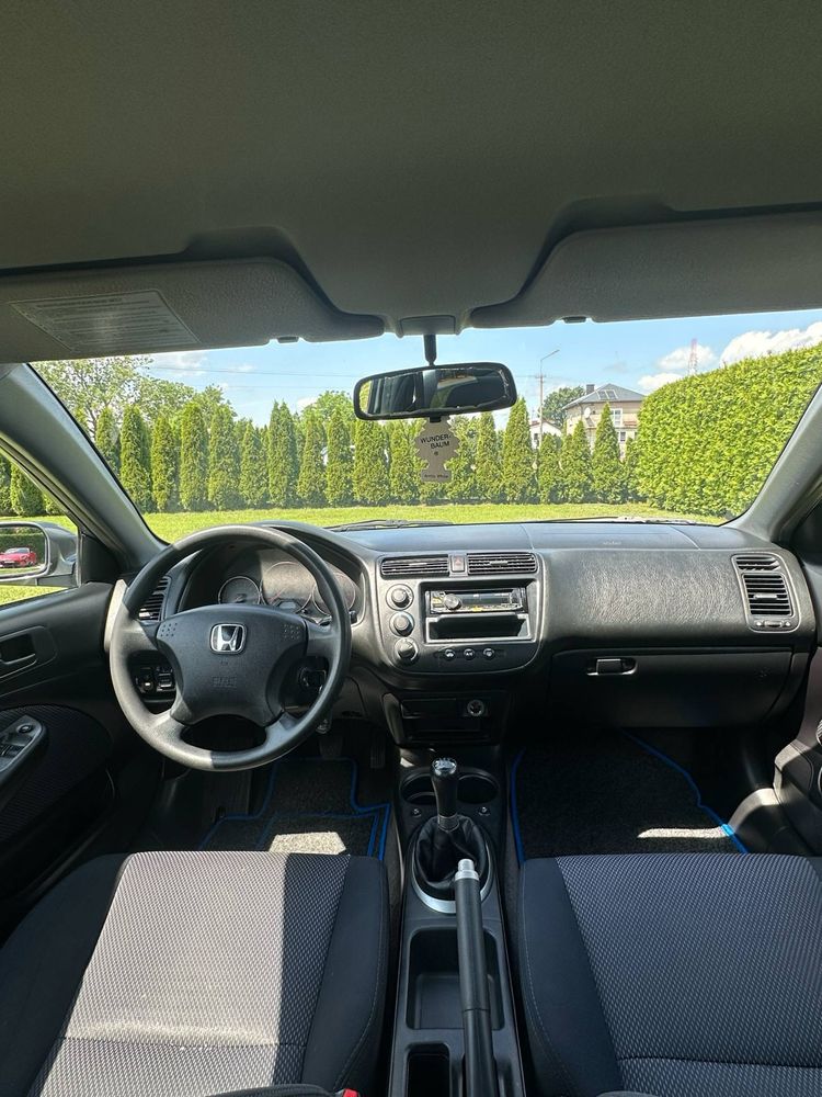 Honda civic coupe 1.7 2004 przebieg 275000