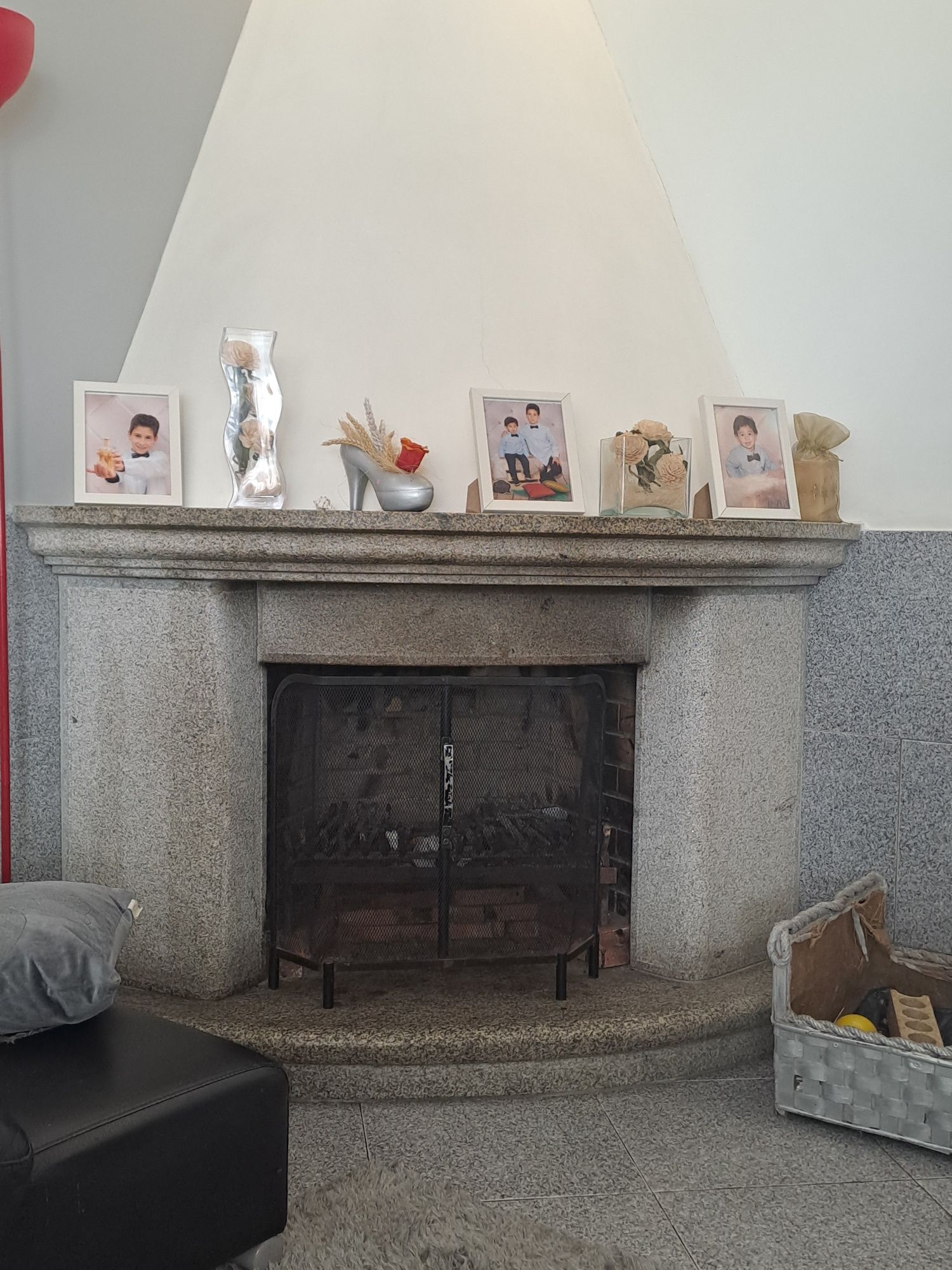 Vendo pedras fogão sala.