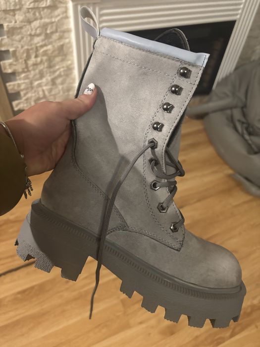 Демісезонні високі стильні чоботи, розмір 37. нові