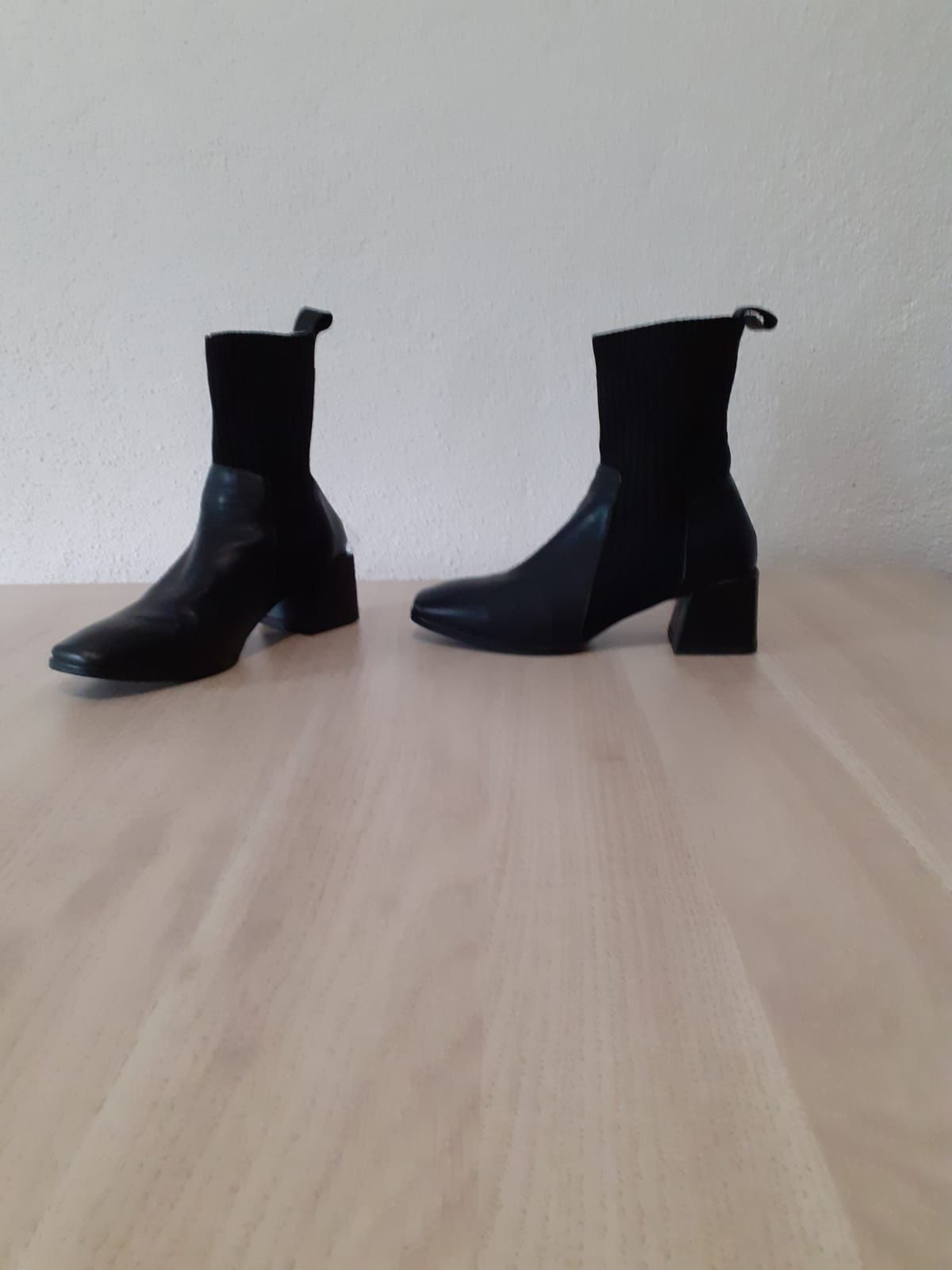 Botins/ Botas Salto Alto N°35