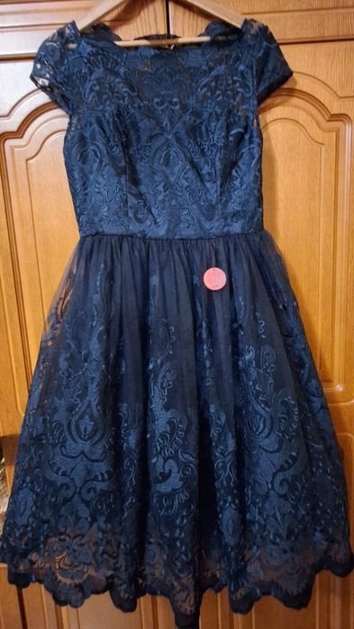 Piękna nowa sukienka koktajlowa marki Chi Chi London, model April.