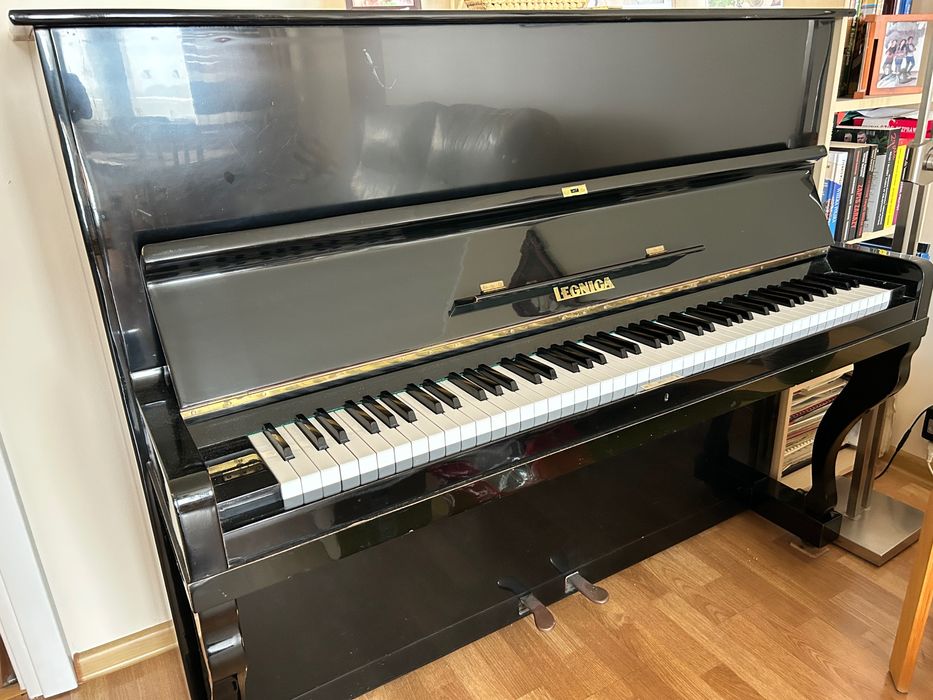 Pianino Legnica czarne