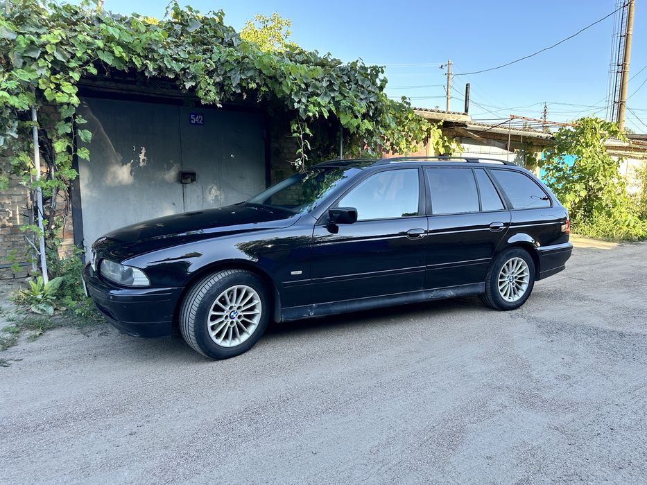 Продам авто БМВ 520і