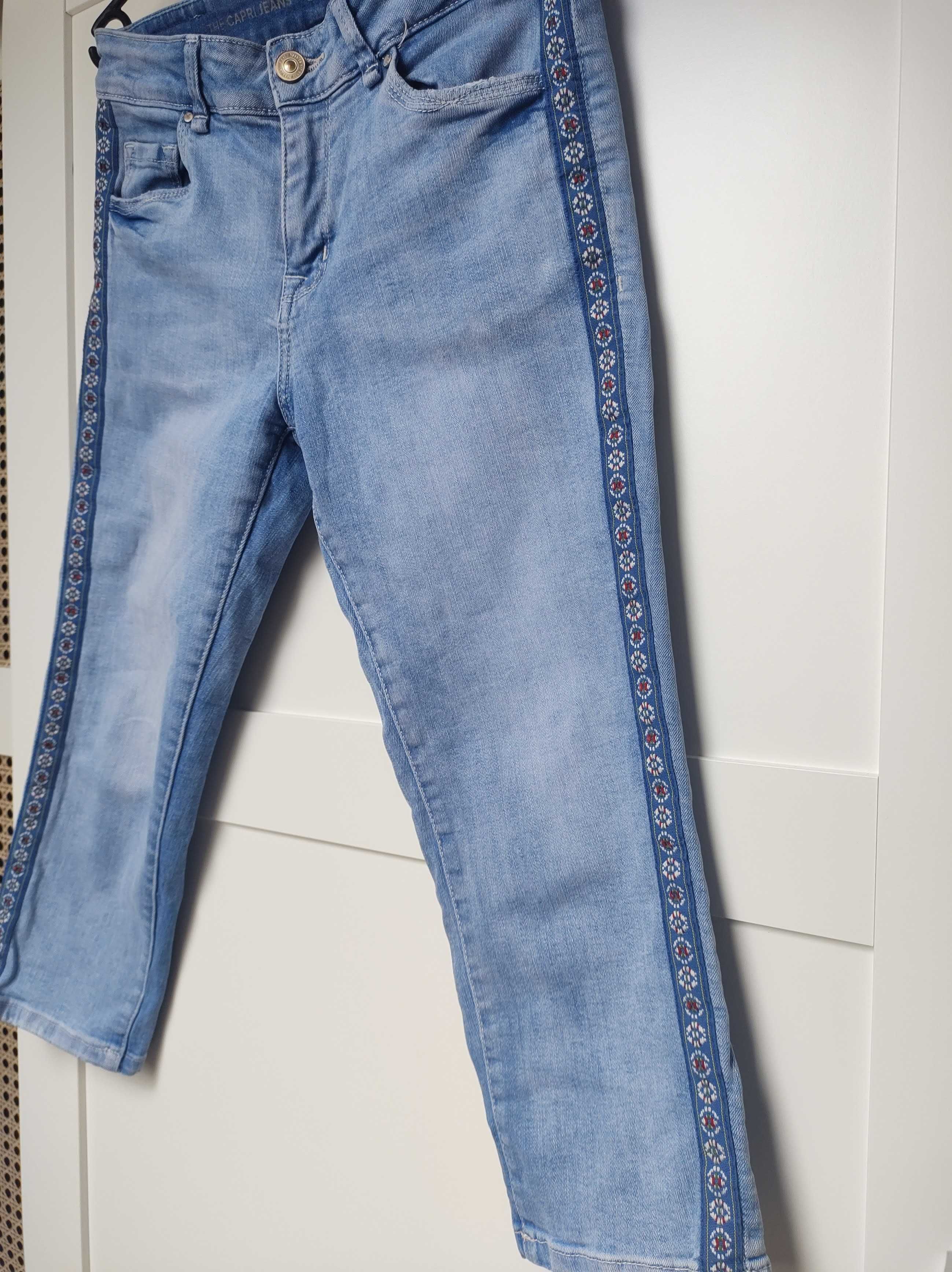 Modne jeansy capri z haftem boho | C&A | XS