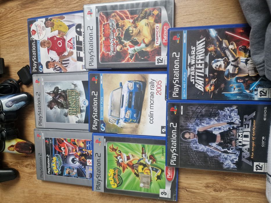 Konsola PlayStation 2 + TV TCL 24" + Gratisy-> 4 pady,  11 gier
