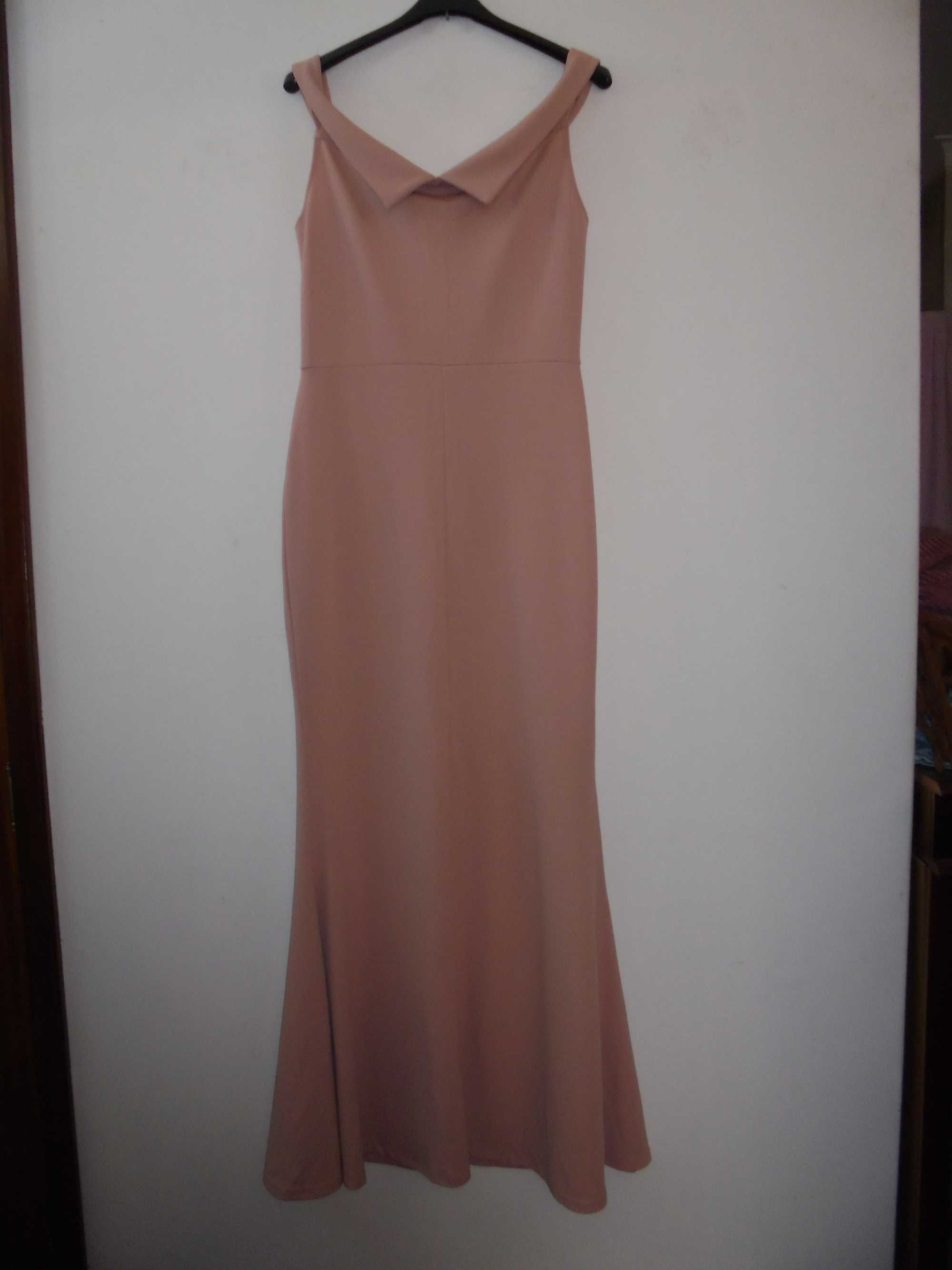 vestido de senhora muito comprido