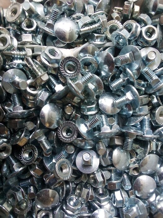 Болти и гайки 10. Вес около 1.5кг.