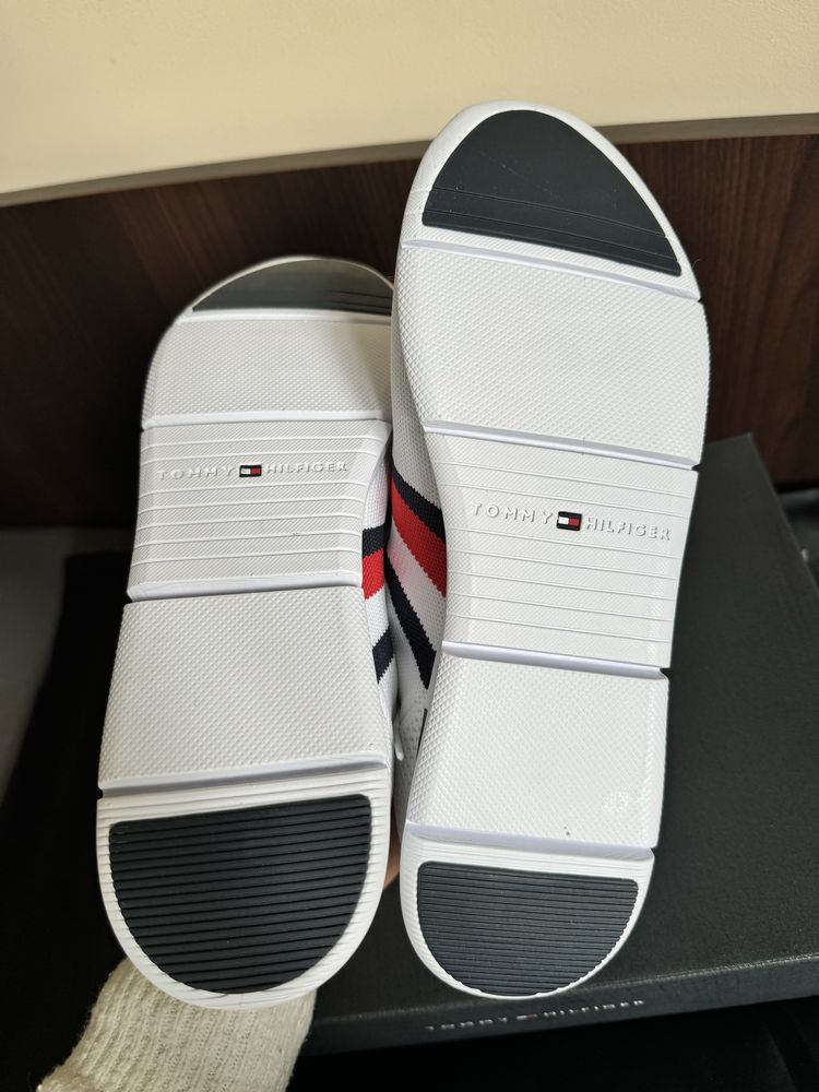 Tommy Hilfiger nowe oryginalne ultra lekkie buty sportowe 41