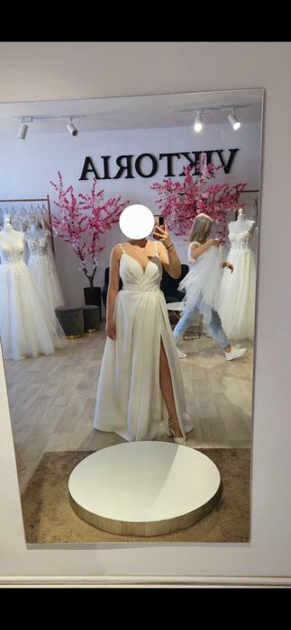 Gładka suknia ślubna