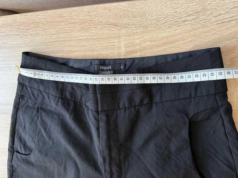 Eleganckie czarne spodnie Filippa K, rozmiar XS