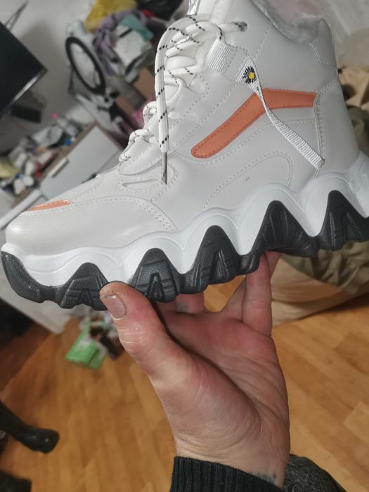 Кроссовки  зимние женские