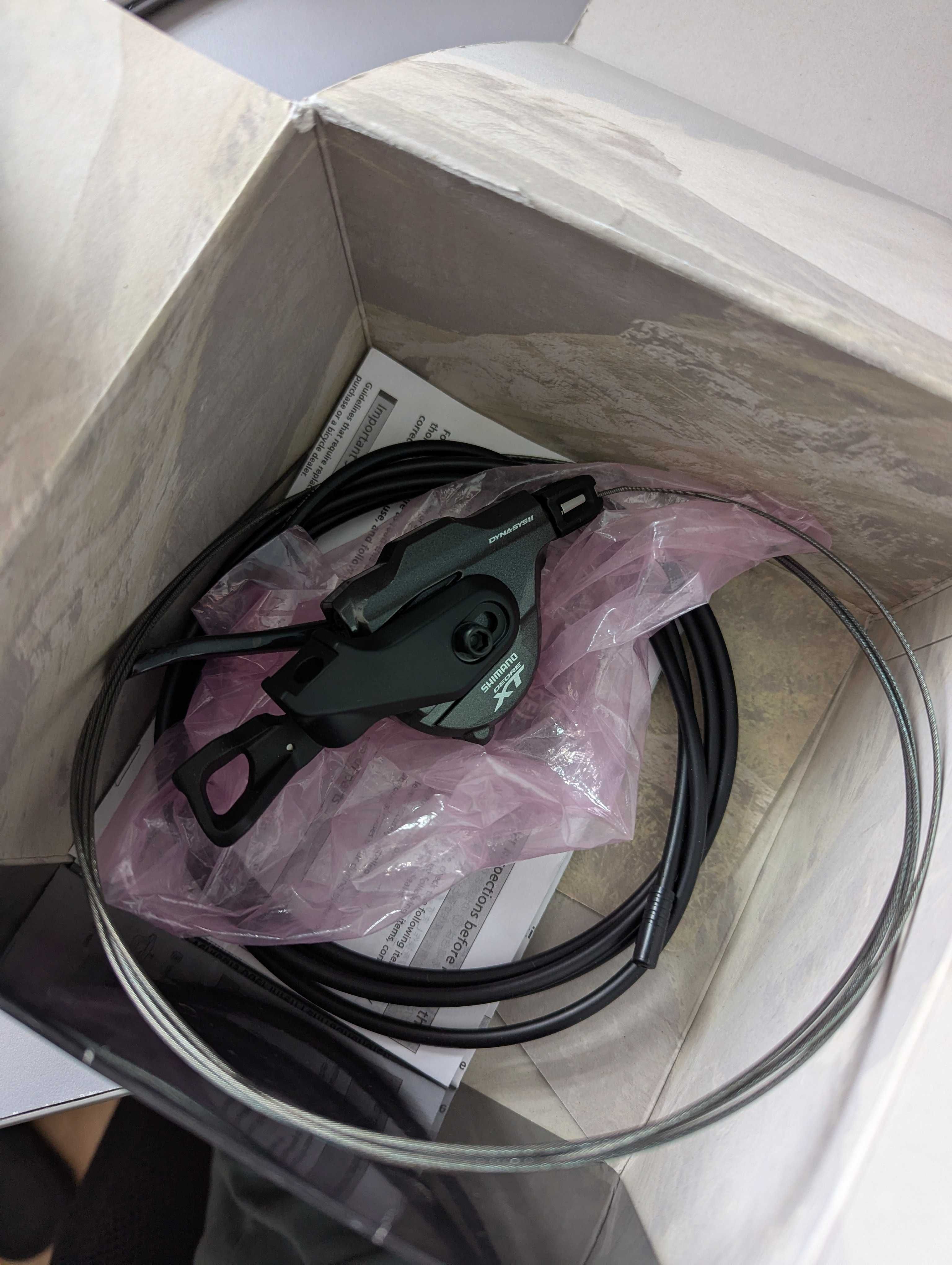 Manetka Shimano Deore XT SL-M8000-B-IR 11-rzędowa prawa