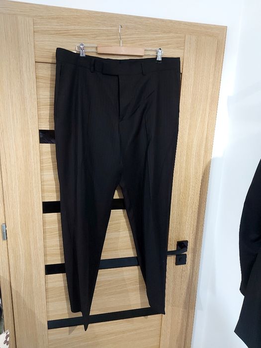 Oryginalny męski garnitur Hugo Boss roz 54 XL 100% virgin Woll czarny