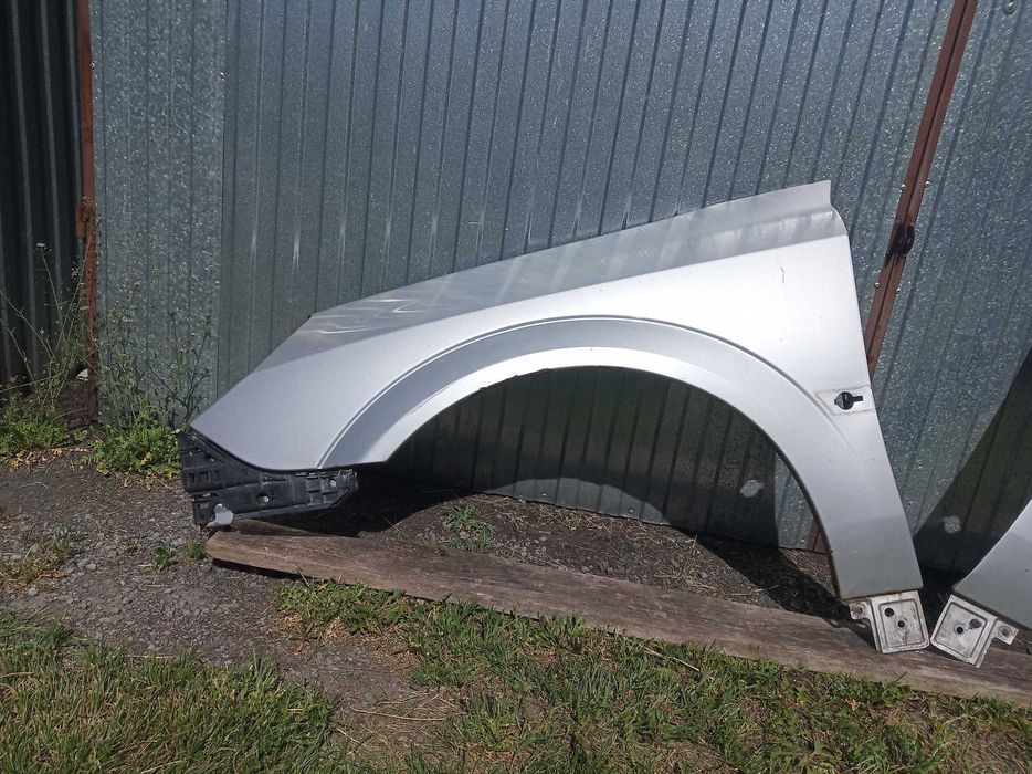 Opel vectra C LIFT Błotnik prawy przód L.P. srebrny Z157