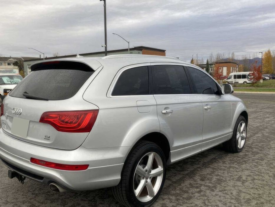 Audi Q7      2015