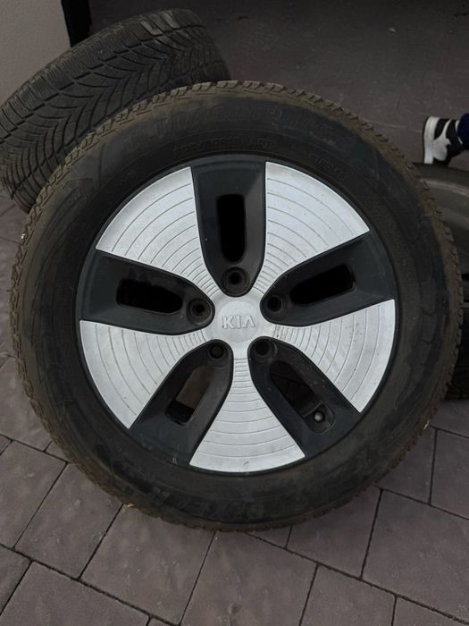 Колеса зимові 4 шт 205/60/16