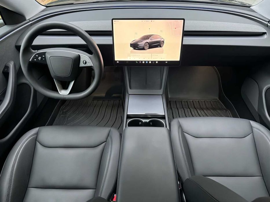 Tesla Model 3      2024