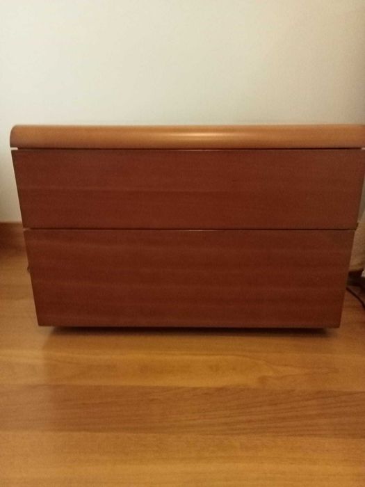 Cama de casal, mesinhas de cabeceira
