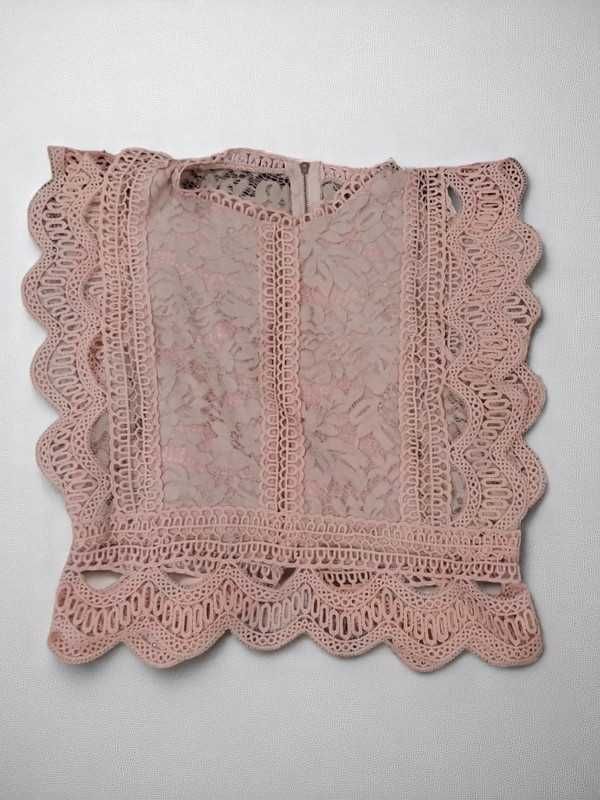 Top Curto Rosa Bebé em Renda com Detalhes Ondulados – Sem Marca