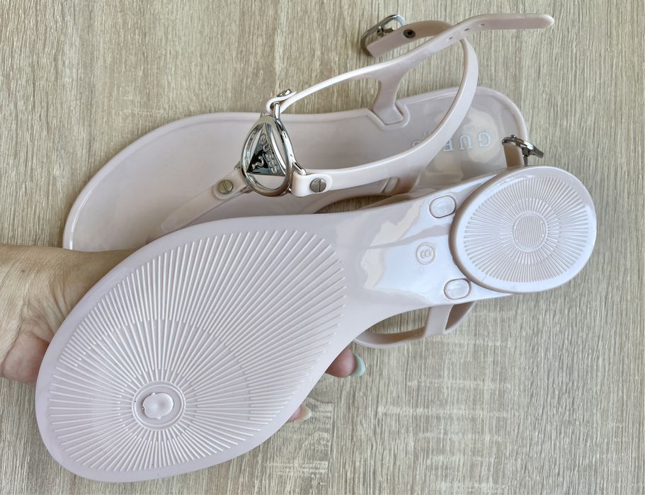 Босоніжки Guess розмір 8 нові