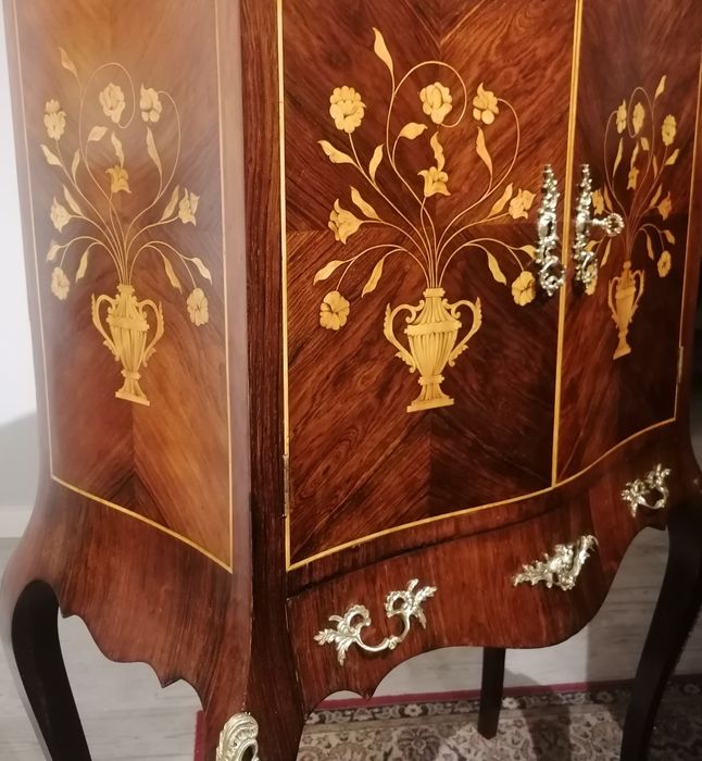 Móvel Bar Garrafeira, estilo Luís XV. Pau-santo.