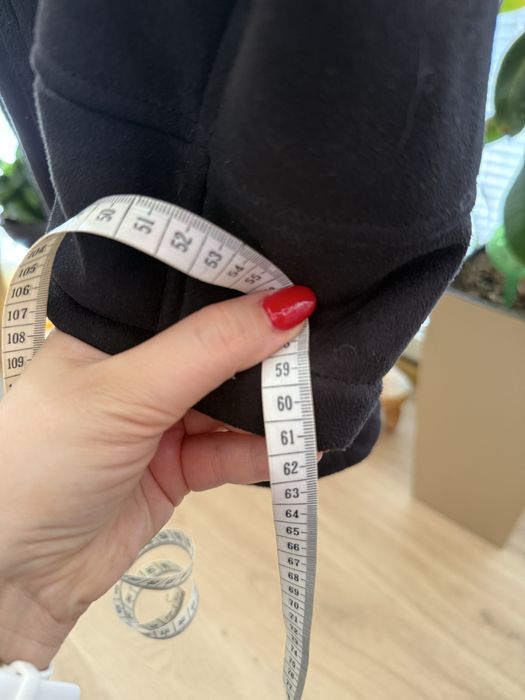 Zimowy ciepły płaszcz / kożuch damski z futerkiem i kapturem