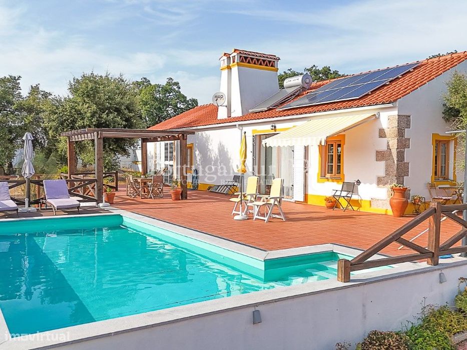 Quinta de 4.000m2 com Moradia T2, piscina e casa secundária