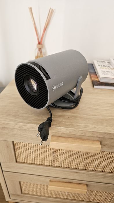 Projetor MAGCUBIC HY300Pro – Como Novo, Usado 1 Vez