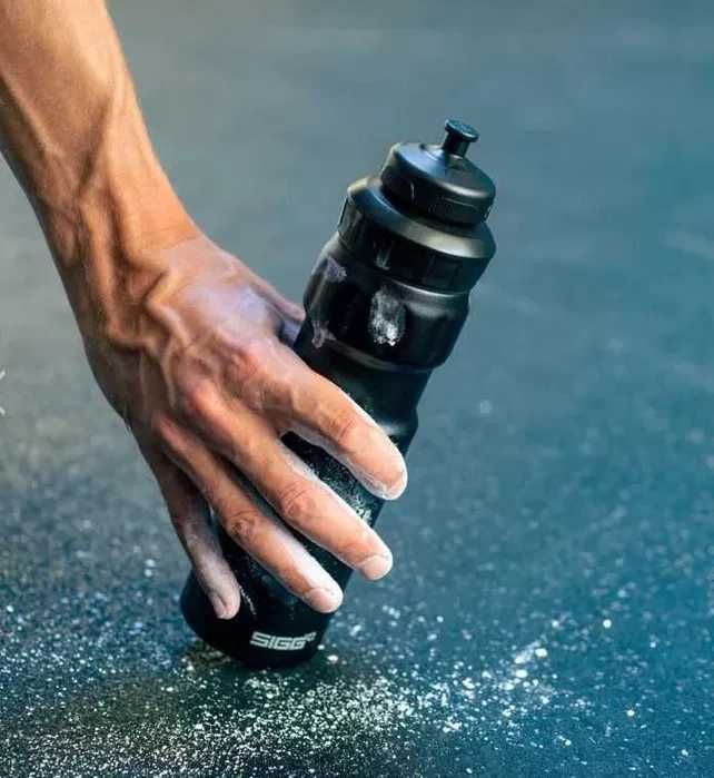 SIGG 750ml bidon rowerowy z ustnikiem WMB Sport Black Touch s742