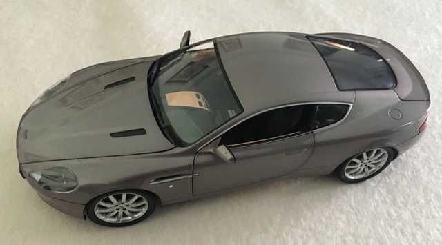 1/18 Minichamps, Aston Martin DB 9, 2004