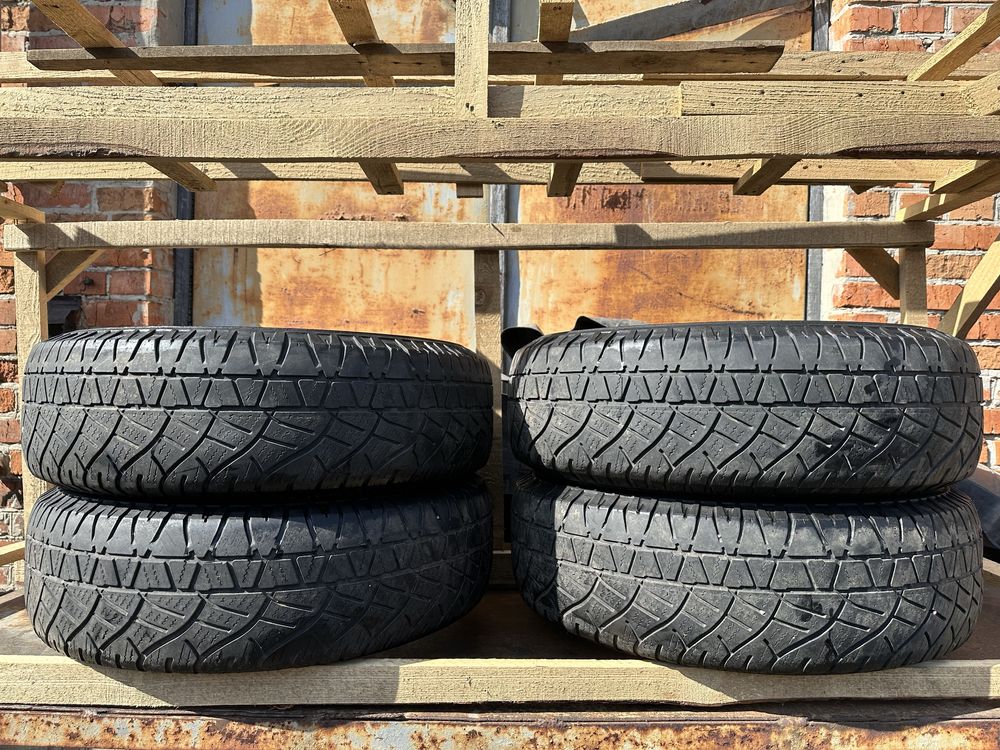 Продам шини 215/70 R16 Michelin