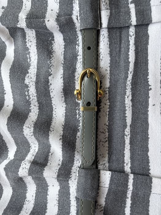 Oryginalna sukienka Calvin Klein na każdą okazję.