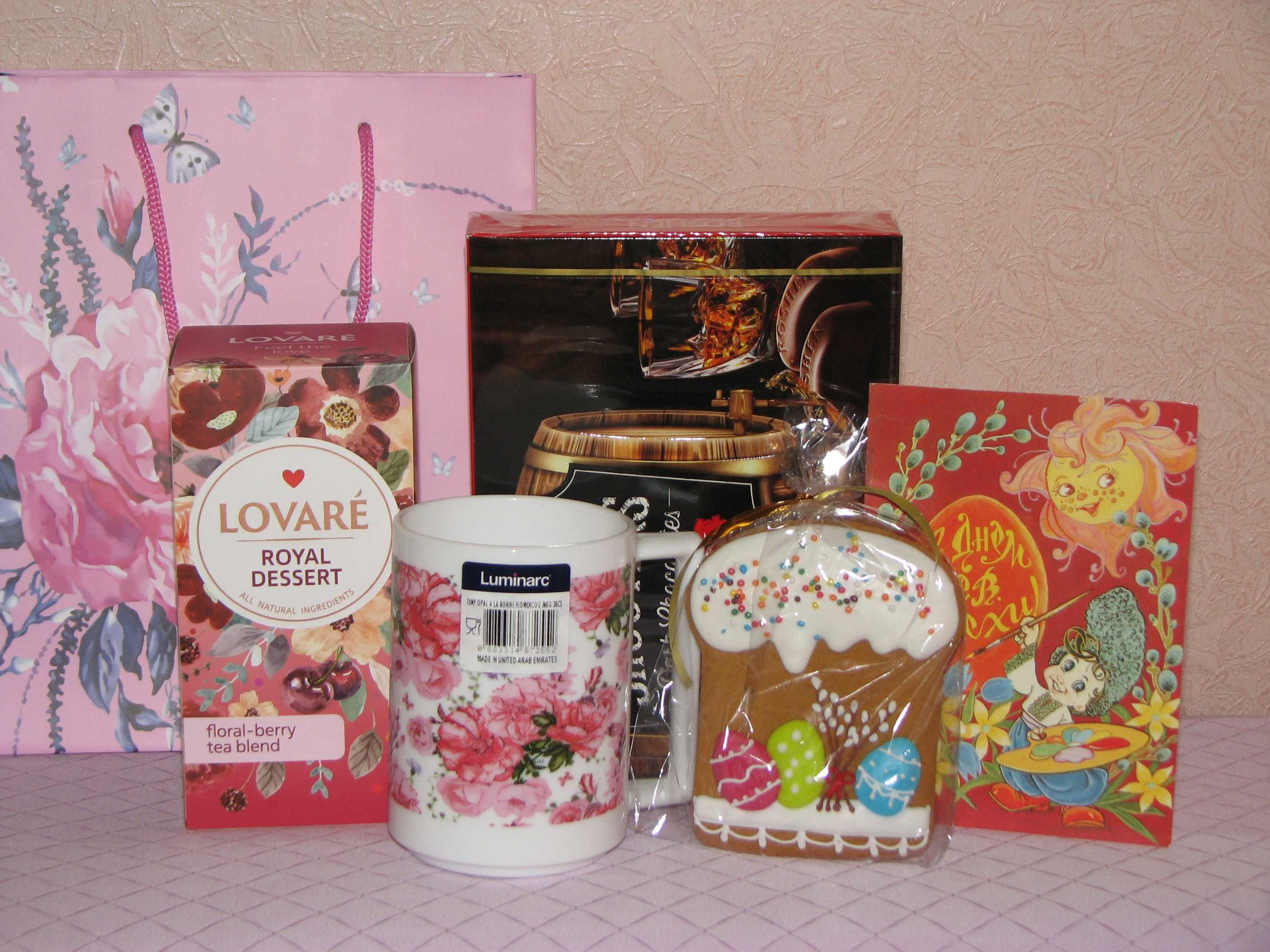 Подарунок на Великдень чашка + чай + цукерки+ пряник Паска + листівка