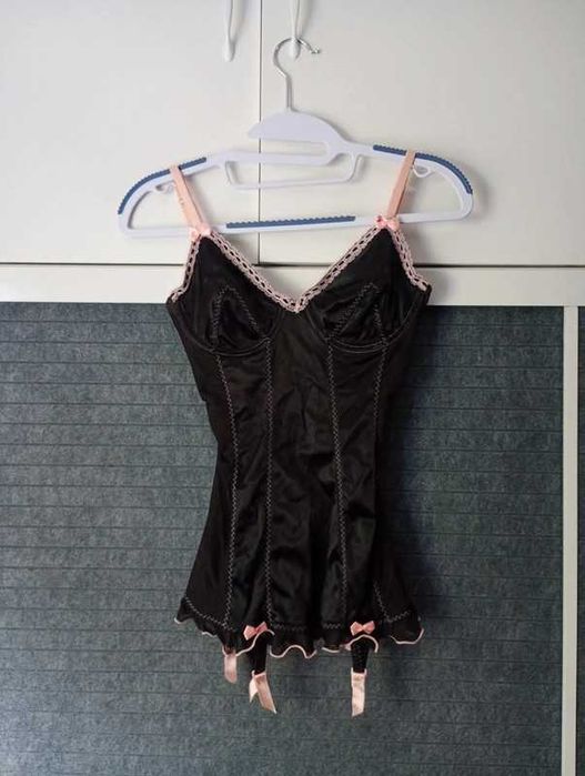 Gorset z paskami do pończoch Victoria's Secret