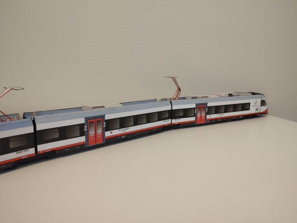Model kartonowy zabawka pociąg miejski autobus szynowy.  EZT 36WEa Imp