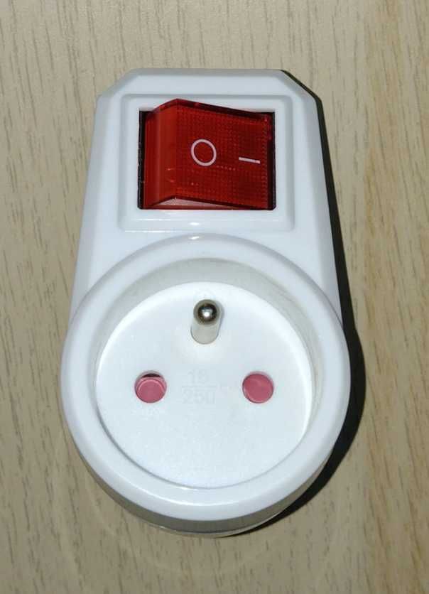 Wtyczka / gniazdo elektryczne z włącznikiem