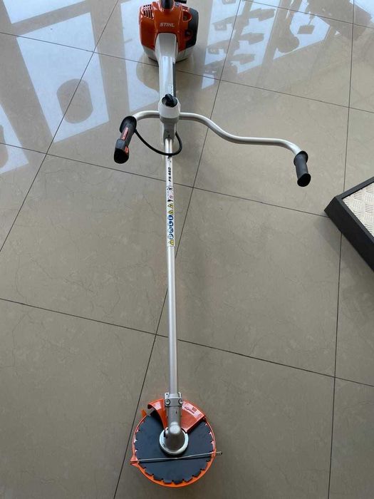 Kosa Kosiarka Podkaszarka spalinowa STIHL FS 460 . Kosa jest KOMPLETNA