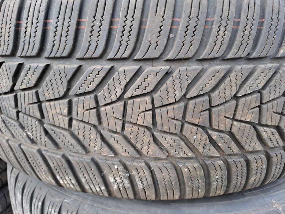 Opony zimowe Hankook 235/55 R18