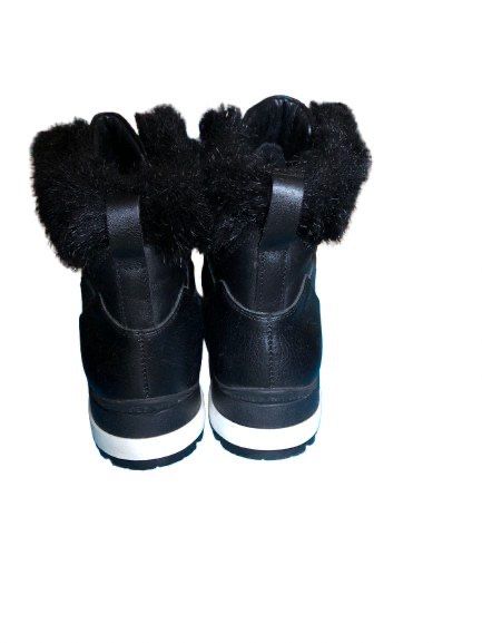 Продам шкіряні черевики(утеплені кросівки) 39р