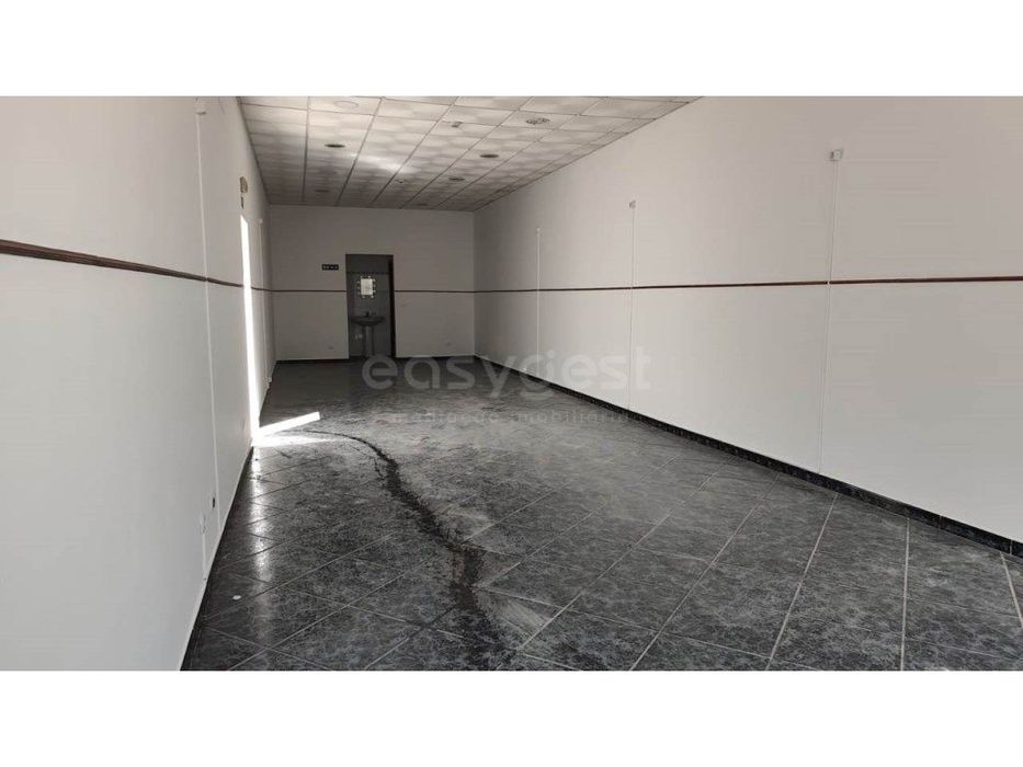 Loja em Bom Estado com Boas Áreas no Centro da Vila de Aljustrel
