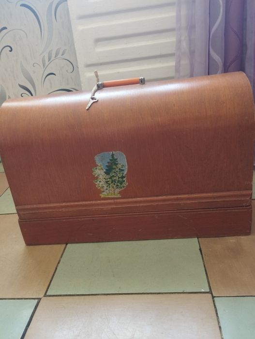 Ручная швейная машинка.