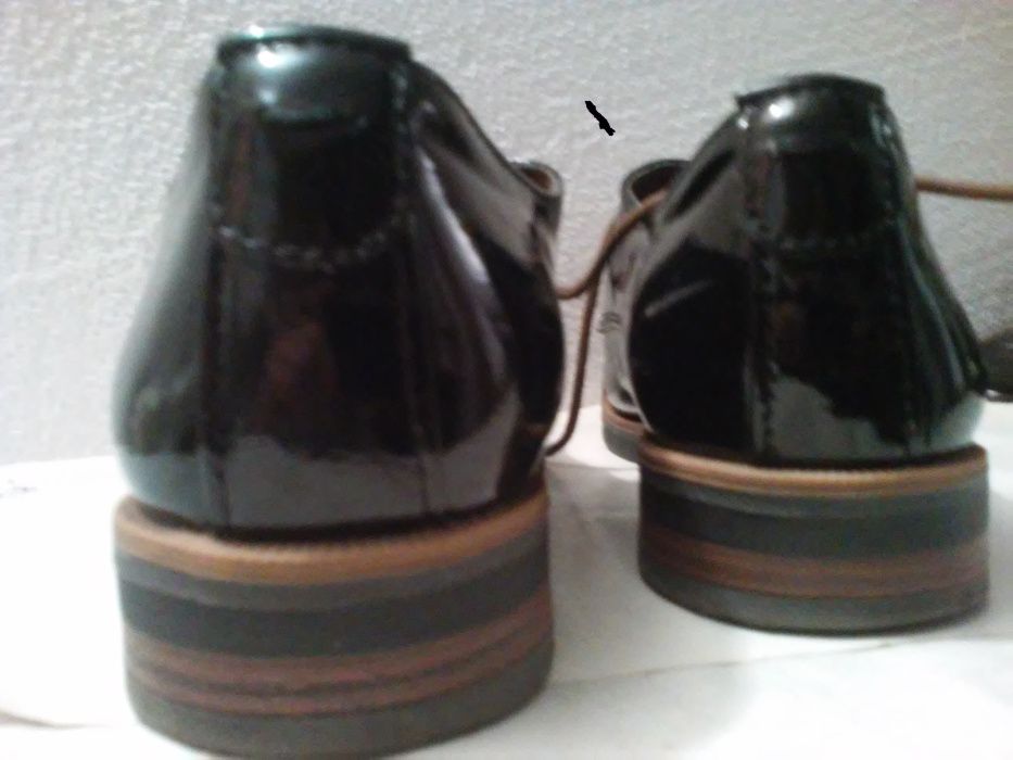 buty oxfordy lakierowane Marco Tozzi roz.38/39 jak nowe