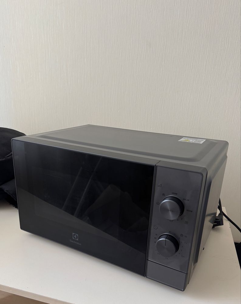 Мікрохвильова піч, Мікрохвильовка Electrolux EMZ421MMTI