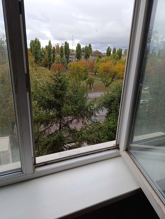 Продається 1-но кімнатна кільце Соборності, пл.Домнобудівників