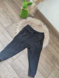 Joggery czarne przeszycia Zara 92