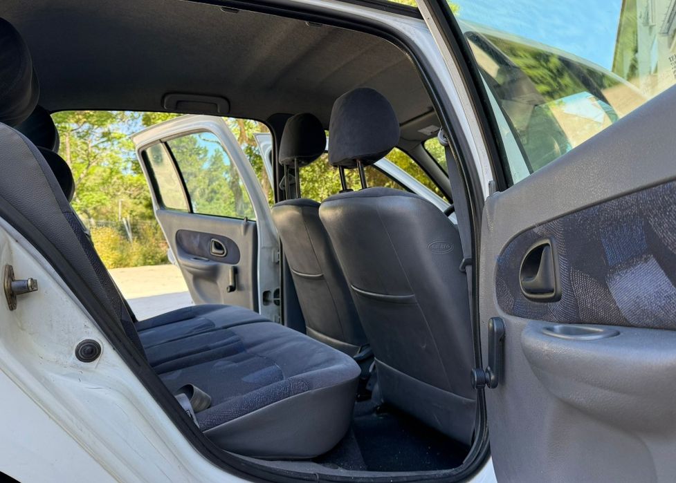 PARA VENDER Hj, Renault Clio ano 2001 ,direção assistida ,vidros elétr