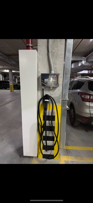 Паркінг з зарядкою для електромобіля | Малоголосківська | 4000 грн