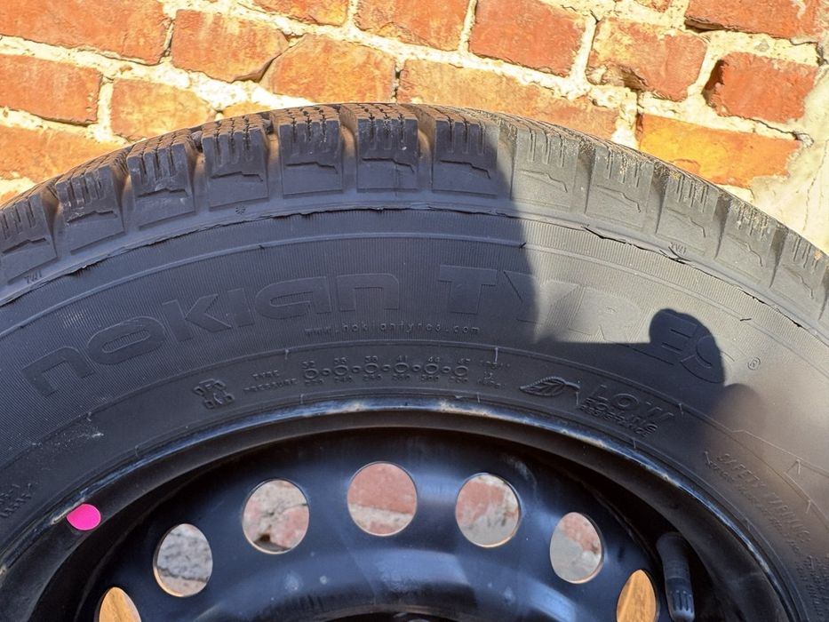 Зимова резина Nokian R15 з дисками та ковпакам